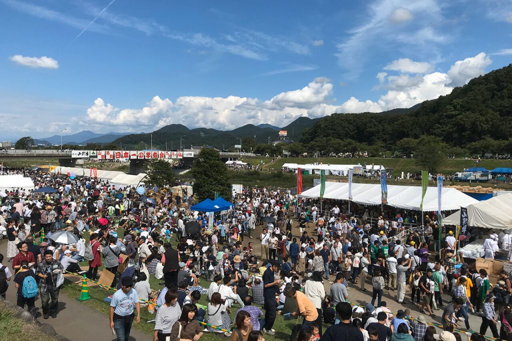 芋煮会フェスティバル会場
