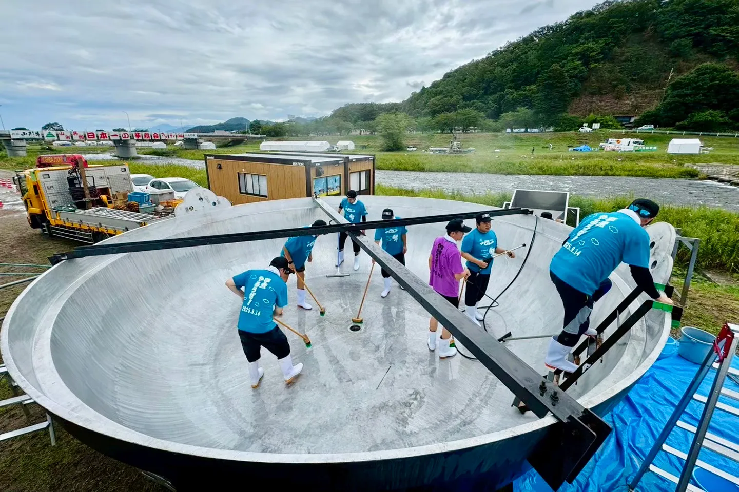 High pressure washing